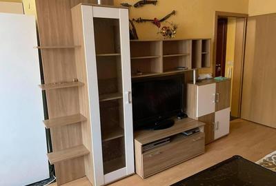 Garsonieră decomandată în Titan