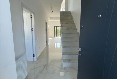 Casă cu 4 camere cu Teren 300 Mp în Central - 2