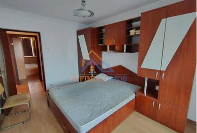 Apartament cu 3 camere semidecomandat în Valea Ialomiței