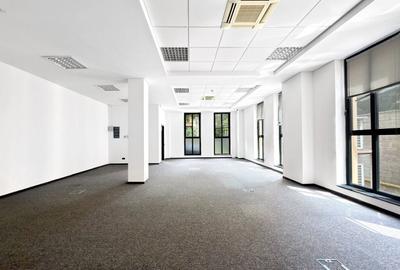 Spațiu comercial, de 93.709999084473 mp, în Central - 2