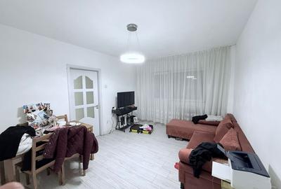 Apartament cu 4 camere semidecomandat, mobilat în Ghencea