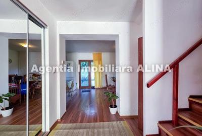 Casă cu 4 camere în Vulcan