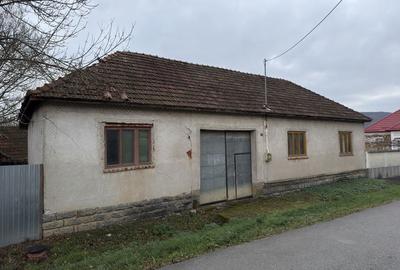 Casă cu 3 camere în Vărășeni - 1