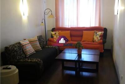 Apartament cu 3 camere semidecomandat, mobilat în Tei
