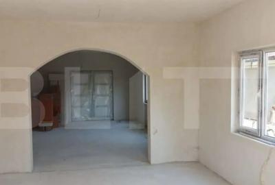 Casă cu 18 camere cu Teren 619 Mp în Central