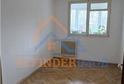 Apartament de vanzare cu 3 camere, zona Titan - 1