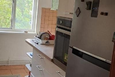 Apartament cu 3 camere decomandat în Poarta 6