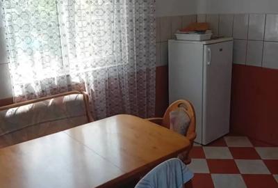 Casă cu 4 camere în Stănești - 1