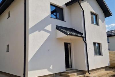 Casă cu 4 camere cu Teren 400 Mp în Central