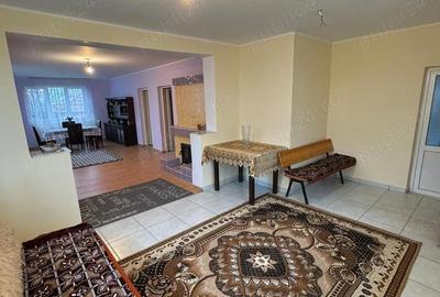 Casă cu Teren 3000 Mp în Central - 3