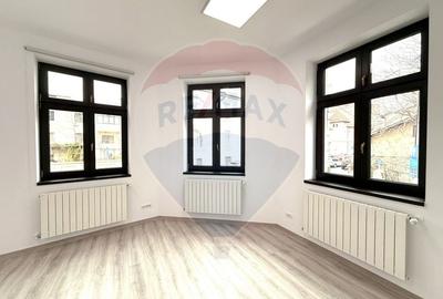 Spațiu comercial, de 100 mp, în P-ța Victoriei