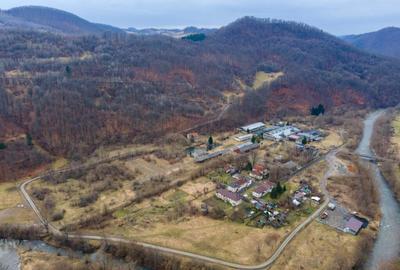 Teren ?i spa?ii industriale, com. Negreni, sat Bucea, jud. - 5