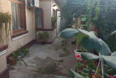 Casă cu 4 camere cu Teren 360 Mp în Central - 1