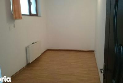 Casă cu 4 camere cu Teren 100 Mp în Central - 3