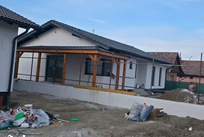 Casă cu 4 camere cu Teren 500 Mp în Livezeni - 4