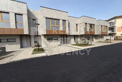 Casă individuală cu 4 camere cu Canalizare în Pipera