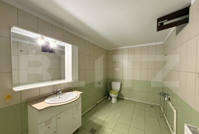 Cabinet medical ?i apartament 2 camere, 253 mp teren, 1 Mai - 7