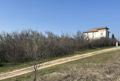 Teren de 1800 mp, în Nord - 4