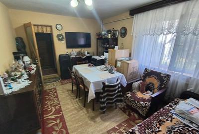 Apartament cu 3 camere semidecomandat, mobilat în Central - 1