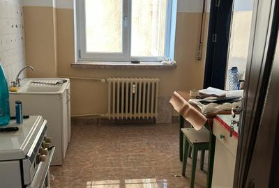 Apartament cu 3 camere decomandat în Calea București - 2