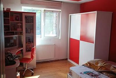 Casă individuală cu 9 camere cu Canalizare în Colentina - 4
