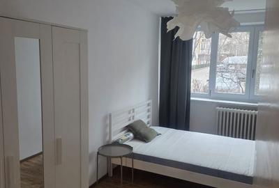 Apartament cu 3 camere decomandat în Rovine