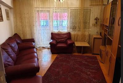 Apartament cu 3 camere semidecomandat, mobilat în Crângași