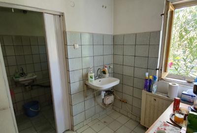 Spațiu comercial, de 140 mp, în Central - 6