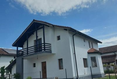 Casă cu Teren 330 Mp în Central