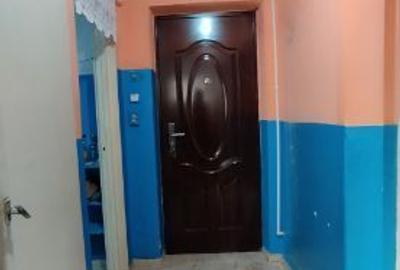 Vând apartament 2 camere Vulcan Hunedoara, et 7 zona Peco - 2