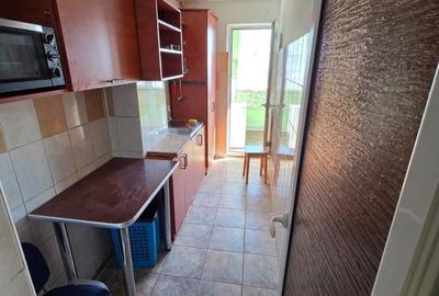 Apartament cu 2 camere decomandat în Micro 19