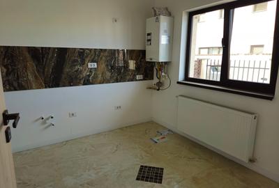 Vila 4 camere si mansarda,str GHIDIGENI,incalzir pardoseala,comision 0 - 8