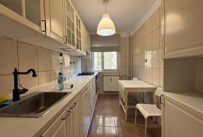 Apartament cu 3 camere semidecomandat în Pantelimon