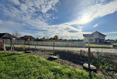 Teren pentru constructie ,20 ari,pozitie excelenta la drumul - 8