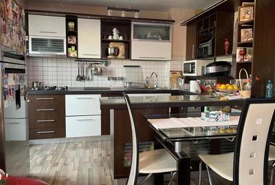 Apartament cu 5 camere decomandat în Peneș Curcanul - 8