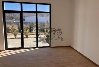 Casă cu 4 camere cu Canalizare în Cristian - 2