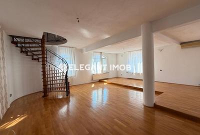 Casă cu 10 camere cu Teren 4912 Mp în Corbeanca - 2