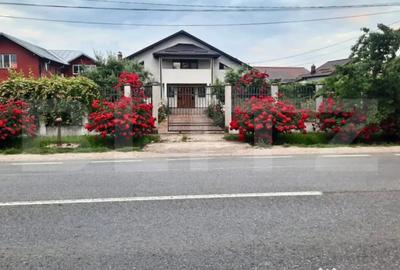 Casă cu 7 camere cu Teren 3000 Mp în Central