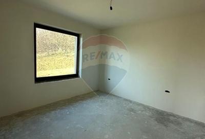 Duplex cu 4 camere cu Teren 985 Mp în Tăuții de Sus - 7