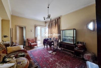 Apartament cu 3 camere semidecomandat în Cișmigiu