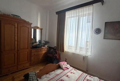 Casă cu 11 camere cu Canalizare în Barbu Văcărescu - 9