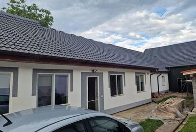 Casă cu 7 camere cu Teren 1300 Mp în Cristian - 1
