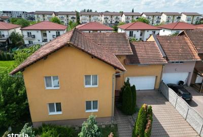 Casă cu 7 camere cu Teren 614 Mp în Central