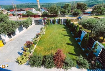 Casă cu 6 camere cu Teren 10100 Mp în Traian