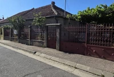 Casa de vanzare in zona L Blaga - ideala pentru renovare