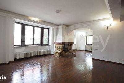 Casă cu 4 camere cu Canalizare în Floreasca