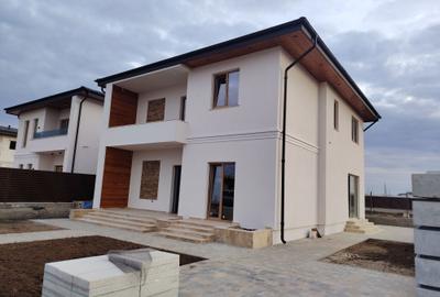 Casă cu 4 camere în Dobroești