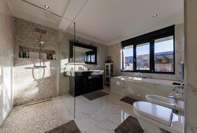 Casa cu Personalitate – Un Amestec Fascinant de Stil Istoric și Contemporan - 14