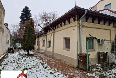 Casă individuală cu 4 camere cu Canalizare în Domenii - 1