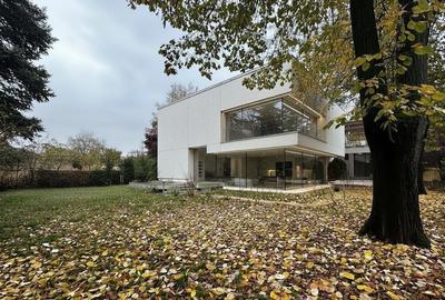 Casă individuală cu 11 camere cu Canalizare în Primăverii - 4